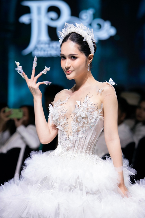Muốn ngất với bộ cựa của top 3 Hoa hậu hoàn vũ Việt Nam 2022! - Ảnh 9. Muốn ngất với bộ cựa của top 3 Hoa hậu hoàn vũ Việt Nam 2022! - Ảnh 9.