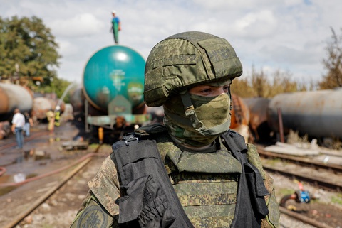 Nga nói Ukraine quân ta bắn quân mình, giết gần 50 tù binh Ukraine - Ảnh 2. Nga nói Ukraine quân ta bắn quân mình, giết gần 50 tù binh Ukraine - Ảnh 2.