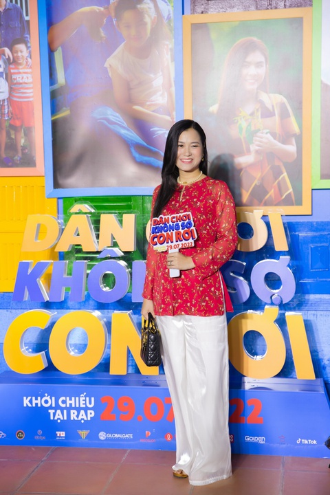 Huỳnh Phương dành sự chăm sóc đặc biệt cho con gái rơi của Tiến Luật - Ảnh 7. Huỳnh Phương dành sự chăm sóc đặc biệt cho con gái rơi của Tiến Luật - Ảnh 7.
