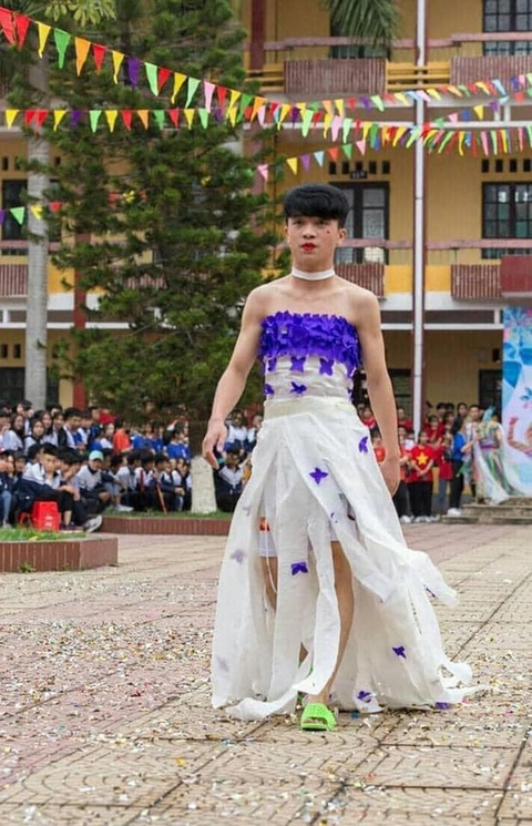 Hội nam sinh hóa... công chúa lực điền, girl cá tính, Phi Mã Lệ Xuân - Ảnh 2. Hội nam sinh hóa... công chúa lực điền, girl cá tính, Phi Mã Lệ Xuân - Ảnh 2.