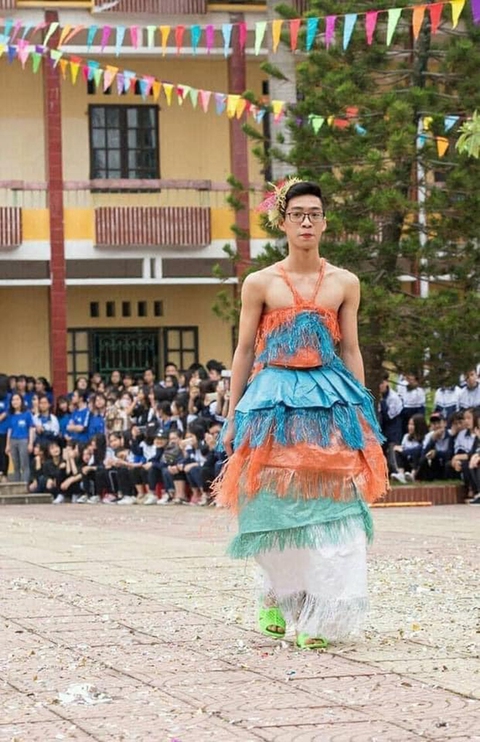 Hội nam sinh hóa... công chúa lực điền, girl cá tính, Phi Mã Lệ Xuân - Ảnh 4. Hội nam sinh hóa... công chúa lực điền, girl cá tính, Phi Mã Lệ Xuân - Ảnh 4.