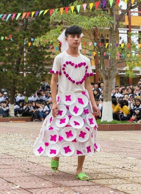 Hội nam sinh hóa... công chúa lực điền, girl cá tính, Phi Mã Lệ Xuân - Ảnh 6. Hội nam sinh hóa... công chúa lực điền, girl cá tính, Phi Mã Lệ Xuân - Ảnh 6.
