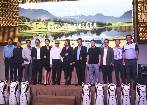 Giải golf trao thưởng xe sang cho những cú hole-in-one - Ảnh 1. Giải golf trao thưởng xe sang cho những cú hole-in-one - Ảnh 1.