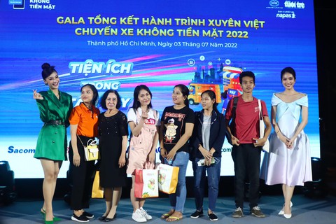 Lương Thùy Linh, Phương Anh, Lona xuất hiện tại Gala chuyến xe Không tiền mặt - Ảnh 6. Lương Thùy Linh, Phương Anh, Lona xuất hiện tại Gala chuyến xe Không tiền mặt - Ảnh 6.