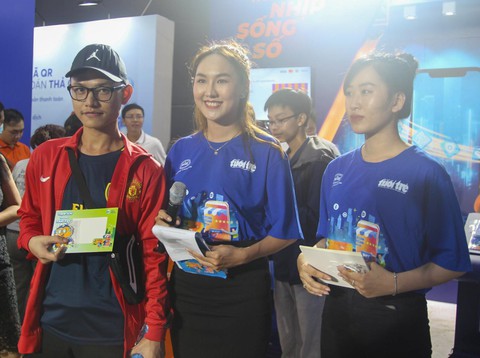 Đến với chuyến xe Không tiền mặt để săn nhiều quà khủng - Ảnh 7. Đến với chuyến xe Không tiền mặt để săn nhiều quà khủng - Ảnh 7.