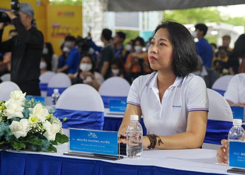 Chuyến xe Không tiền mặt đã hoàn tất hành trình xuyên Việt 1.719km, tiếp cận trên 20.000 người - Ảnh 7. Chuyến xe Không tiền mặt đã hoàn tất hành trình xuyên Việt 1.719km, tiếp cận trên 20.000 người - Ảnh 7.