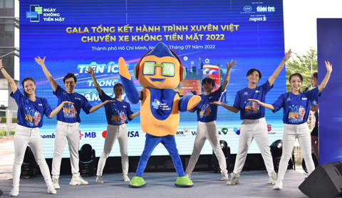 Chuyến xe Không tiền mặt đã hoàn tất hành trình xuyên Việt 1.719km, tiếp cận trên 20.000 người - Ảnh 4. Chuyến xe Không tiền mặt đã hoàn tất hành trình xuyên Việt 1.719km, tiếp cận trên 20.000 người - Ảnh 4.