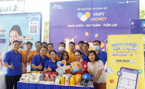 Gala tổng kết hành trình xuyên Việt chuyến xe Không tiền mặt tại điểm cuối TP.HCM - Ảnh 9. Gala tổng kết hành trình xuyên Việt chuyến xe Không tiền mặt tại điểm cuối TP.HCM - Ảnh 9.