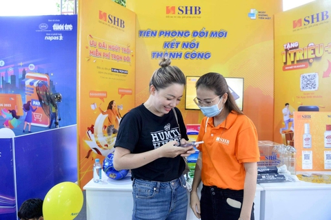 Gala tổng kết hành trình xuyên Việt chuyến xe Không tiền mặt tại điểm cuối TP.HCM - Ảnh 5. Gala tổng kết hành trình xuyên Việt chuyến xe Không tiền mặt tại điểm cuối TP.HCM - Ảnh 5.