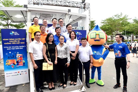 Chuyến xe Không tiền mặt đã hoàn tất hành trình xuyên Việt 1.719km, tiếp cận trên 20.000 người - Ảnh 10. Chuyến xe Không tiền mặt đã hoàn tất hành trình xuyên Việt 1.719km, tiếp cận trên 20.000 người - Ảnh 10.