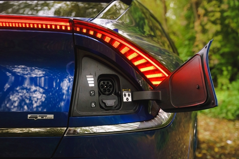 Vì sao cổng sạc Kia EV6 ở vị trí bất thường? - Ảnh 1. Vì sao cổng sạc Kia EV6 ở vị trí bất thường? - Ảnh 1.