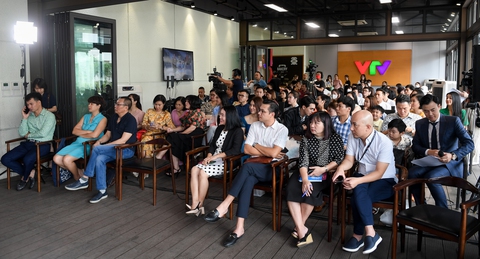 Bỏ điện thoại xuống, cả nhà mình cùng tận hưởng ‘Cuộc sống tươi đẹp’ - Ảnh 2. Bỏ điện thoại xuống, cả nhà mình cùng tận hưởng ‘Cuộc sống tươi đẹp’ - Ảnh 2.