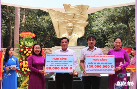 Lãnh đạo TP.HCM thăm khu di tích căn cứ Trung ương cục Miền Nam - Ảnh 8. Lãnh đạo TP.HCM thăm khu di tích căn cứ Trung ương cục Miền Nam - Ảnh 8.