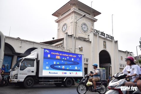 Chuyến xe ‘Không tiền mặt’ đến với tiểu thương các chợ truyền thống tại TP.HCM - Ảnh 3. Chuyến xe ‘Không tiền mặt’ đến với tiểu thương các chợ truyền thống tại TP.HCM - Ảnh 3.