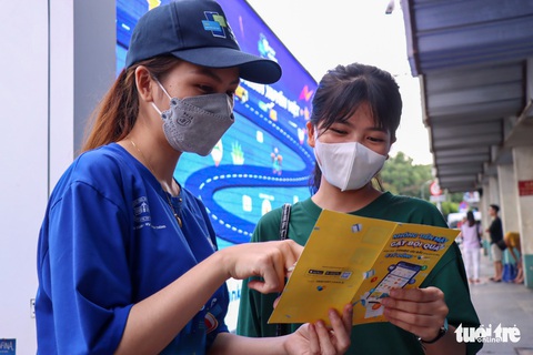 Chuyến xe ‘Không tiền mặt’ đến với tiểu thương các chợ truyền thống tại TP.HCM - Ảnh 7. Chuyến xe ‘Không tiền mặt’ đến với tiểu thương các chợ truyền thống tại TP.HCM - Ảnh 7.