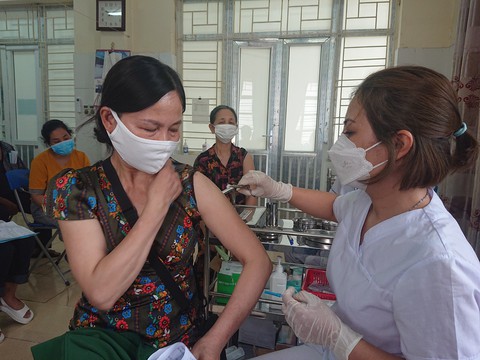 Tin COVID-19 chiều 3-8: Ngày thứ 2 số ca mới trên 2.000, ca nặng lên đến 80 - Ảnh 1. Tin COVID-19 chiều 3-8: Ngày thứ 2 số ca mới trên 2.000, ca nặng lên đến 80 - Ảnh 1.