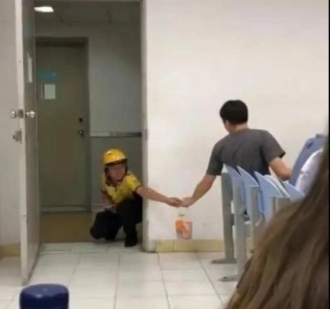 Ảnh vui 30/7: Chi Pu hóa chị Ba vàng ngọc khiến dân mạng cười mệt - Ảnh 6. Ảnh vui 30/7: Chi Pu hóa chị Ba vàng ngọc khiến dân mạng cười mệt - Ảnh 6.