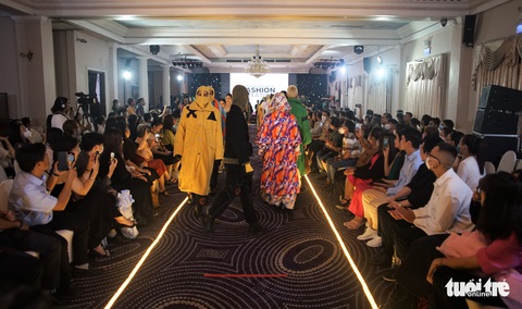 Thùy Tiên làm vedette sau khi về từ châu Âu; Lương Thùy Linh tranh luận về nữ quyền - Ảnh 6. Thùy Tiên làm vedette sau khi về từ châu Âu; Lương Thùy Linh tranh luận về nữ quyền - Ảnh 6.