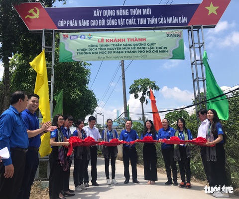 Lãnh đạo TP.HCM thăm chiến sĩ tình nguyện hè tại Đồng Tháp và An Giang - Ảnh 1. Lãnh đạo TP.HCM thăm chiến sĩ tình nguyện hè tại Đồng Tháp và An Giang - Ảnh 1.