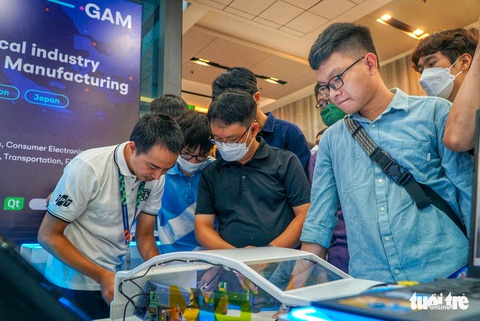 Thử lái xe mô phỏng, trải nghiệm công nghệ xe hơi ‘Made in Vietnam’ - Ảnh 1. Thử lái xe mô phỏng, trải nghiệm công nghệ xe hơi ‘Made in Vietnam’ - Ảnh 1.