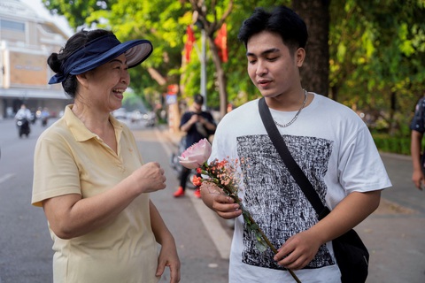 Ngàn bông sen lan tỏa yêu thương mùa Vu Lan - Ảnh 8. Ngàn bông sen lan tỏa yêu thương mùa Vu Lan - Ảnh 8.
