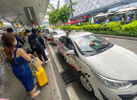 Taxi chặt chém ở sân bay Tân Sơn Nhất: Bực mình vì không biết gọi ai để phản ánh - Ảnh 1. Taxi chặt chém ở sân bay Tân Sơn Nhất: Bực mình vì không biết gọi ai để phản ánh - Ảnh 1.