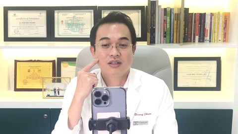 Bác sĩ triệu view nói gì về việc sử dụng mạng xã hội? - Ảnh 1. Bác sĩ triệu view nói gì về việc sử dụng mạng xã hội? - Ảnh 1.
