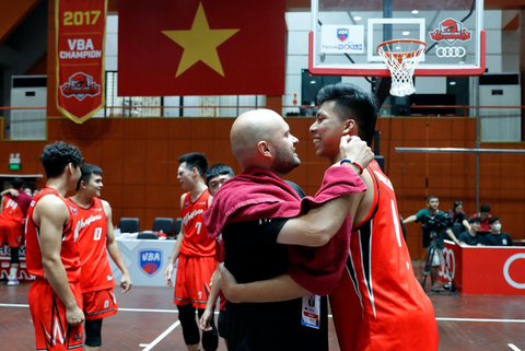 Thang Long Warriors sống lại hy vọng vào bán kết - Ảnh 3. Thang Long Warriors sống lại hy vọng vào bán kết - Ảnh 3.