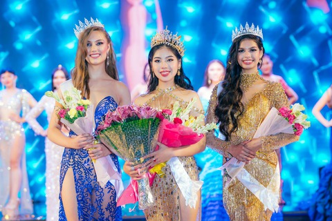 Thùy Tiên làm vedette sau khi về từ châu Âu; Lương Thùy Linh tranh luận về nữ quyền - Ảnh 2. Thùy Tiên làm vedette sau khi về từ châu Âu; Lương Thùy Linh tranh luận về nữ quyền - Ảnh 2.