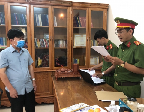 Bắt tạm giam giám đốc CDC Cà Mau do vi phạm đấu thầu liên quan Việt Á - Ảnh 1. Bắt tạm giam giám đốc CDC Cà Mau do vi phạm đấu thầu liên quan Việt Á - Ảnh 1.