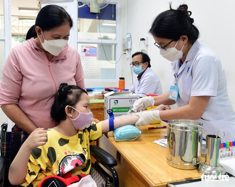 Bé gái 9 tuổi trên hành trình chống chọi bệnh ung thư - Ảnh 3. Bé gái 9 tuổi trên hành trình chống chọi bệnh ung thư - Ảnh 3.