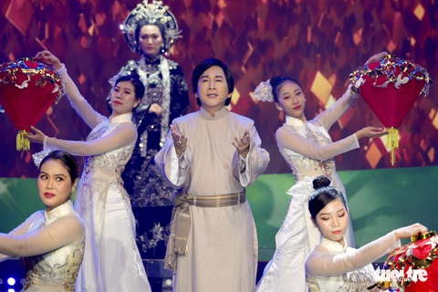Võ Minh Lâm hội ngộ các Chuông vàng trong gala Chuông vàng vọng cổ 2022 - Ảnh 4. Võ Minh Lâm hội ngộ các Chuông vàng trong gala Chuông vàng vọng cổ 2022 - Ảnh 4.