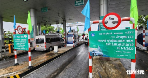 Bộ Giao thông vận tải yêu cầu khắc phục triệt để tồn tại, bất cập khi thu phí không dừng - Ảnh 1. Bộ Giao thông vận tải yêu cầu khắc phục triệt để tồn tại, bất cập khi thu phí không dừng - Ảnh 1.