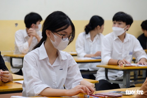 Một kỳ thi tuyển sinh đại học toàn quốc: Lo học sinh chỉ học 3 môn thi - Ảnh 1. Một kỳ thi tuyển sinh đại học toàn quốc: Lo học sinh chỉ học 3 môn thi - Ảnh 1.