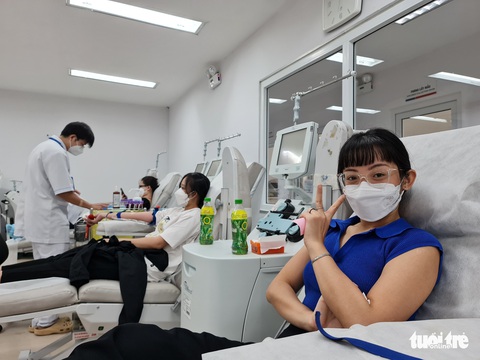 Sáng cuối tuần, bạn trẻ TP.HCM đi trao giọt máu hồng cho bệnh nhi ung thư - Ảnh 1. Sáng cuối tuần, bạn trẻ TP.HCM đi trao giọt máu hồng cho bệnh nhi ung thư - Ảnh 1.