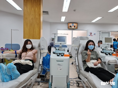 Sáng cuối tuần, bạn trẻ TP.HCM đi trao giọt máu hồng cho bệnh nhi ung thư - Ảnh 4. Sáng cuối tuần, bạn trẻ TP.HCM đi trao giọt máu hồng cho bệnh nhi ung thư - Ảnh 4.