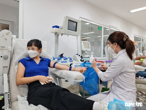 Sáng cuối tuần, bạn trẻ TP.HCM đi trao giọt máu hồng cho bệnh nhi ung thư - Ảnh 6. Sáng cuối tuần, bạn trẻ TP.HCM đi trao giọt máu hồng cho bệnh nhi ung thư - Ảnh 6.