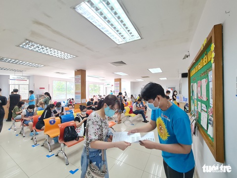 Sáng cuối tuần, bạn trẻ TP.HCM đi trao giọt máu hồng cho bệnh nhi ung thư - Ảnh 5. Sáng cuối tuần, bạn trẻ TP.HCM đi trao giọt máu hồng cho bệnh nhi ung thư - Ảnh 5.