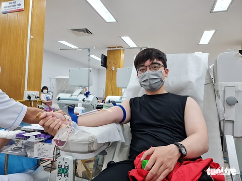 Sáng cuối tuần, bạn trẻ TP.HCM đi trao giọt máu hồng cho bệnh nhi ung thư - Ảnh 3. Sáng cuối tuần, bạn trẻ TP.HCM đi trao giọt máu hồng cho bệnh nhi ung thư - Ảnh 3.