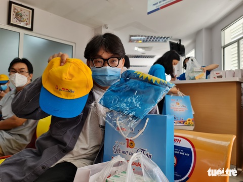 Sáng cuối tuần, bạn trẻ TP.HCM đi trao giọt máu hồng cho bệnh nhi ung thư - Ảnh 9. Sáng cuối tuần, bạn trẻ TP.HCM đi trao giọt máu hồng cho bệnh nhi ung thư - Ảnh 9.