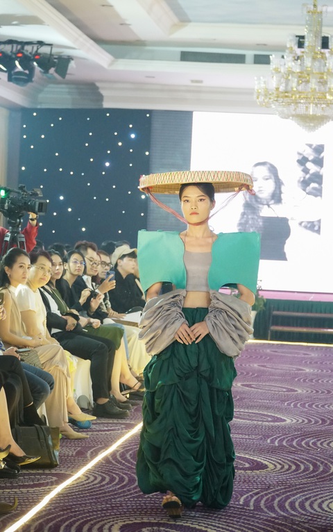 Ngẩn tò te với các thiết kế độc, lạ, đẹp của sinh viên - Ảnh 2. Ngẩn tò te với các thiết kế độc, lạ, đẹp của sinh viên - Ảnh 2.