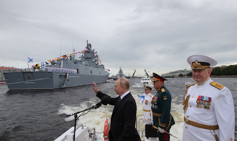 Ông Putin ký học thuyết hải quân mới, xem Mỹ là đối thủ chính - Ảnh 1. Ông Putin ký học thuyết hải quân mới, xem Mỹ là đối thủ chính - Ảnh 1.