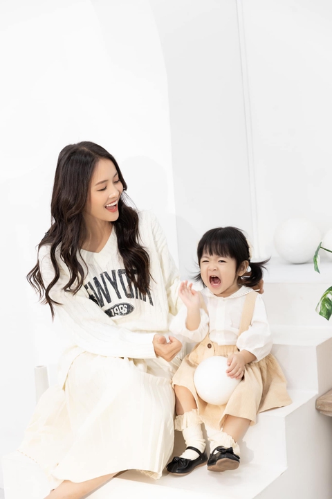 U là trời, mỹ nhân chân dài 1m2 của màn ảnh Việt công khai có con khi còn độc thân - Ảnh 3. U là trời, mỹ nhân chân dài 1m2 của màn ảnh Việt công khai có con khi còn độc thân - Ảnh 3.