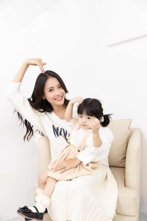 U là trời, mỹ nhân chân dài 1m2 của màn ảnh Việt công khai có con khi còn độc thân - Ảnh 4. U là trời, mỹ nhân chân dài 1m2 của màn ảnh Việt công khai có con khi còn độc thân - Ảnh 4.