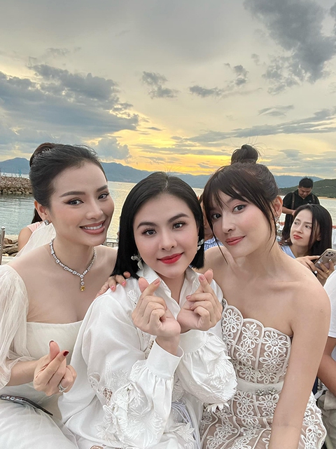 Ảnh vui sao Việt 31/7: Nhã Phương trêu chồng ‘1 chiếc gương 2 số phận’ - Ảnh 11. Ảnh vui sao Việt 31/7: Nhã Phương trêu chồng ‘1 chiếc gương 2 số phận’ - Ảnh 11.