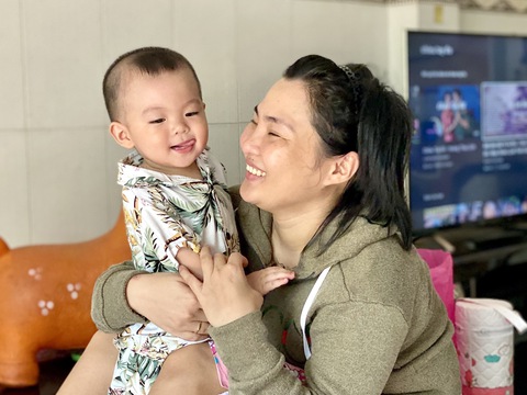 Cuộc sống hạnh phúc của 2 sản phụ từng phải thở chung 1 máy ECMO - Ảnh 2. Cuộc sống hạnh phúc của 2 sản phụ từng phải thở chung 1 máy ECMO - Ảnh 2.