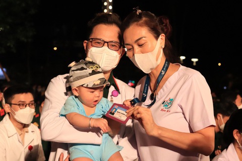 Cuộc sống hạnh phúc của 2 sản phụ từng phải thở chung 1 máy ECMO - Ảnh 1. Cuộc sống hạnh phúc của 2 sản phụ từng phải thở chung 1 máy ECMO - Ảnh 1.