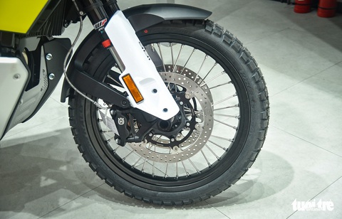 Husqvarna Norden 901 - môtô đa địa hình giá ngang ôtô cỡ C tại Việt Nam - Ảnh 8. Husqvarna Norden 901 - môtô đa địa hình giá ngang ôtô cỡ C tại Việt Nam - Ảnh 8.