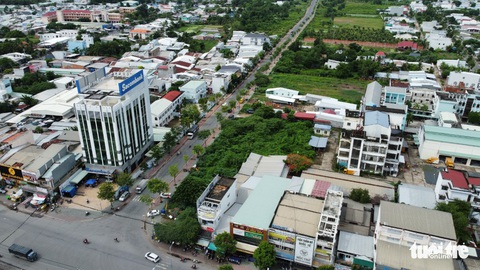 Đường thẳng hóa cong, dài hơn để qua đất nhà 20 cán bộ, Cục Phòng chống tham nhũng vào cuộc - Ảnh 1. Đường thẳng hóa cong, dài hơn để qua đất nhà 20 cán bộ, Cục Phòng chống tham nhũng vào cuộc - Ảnh 1.