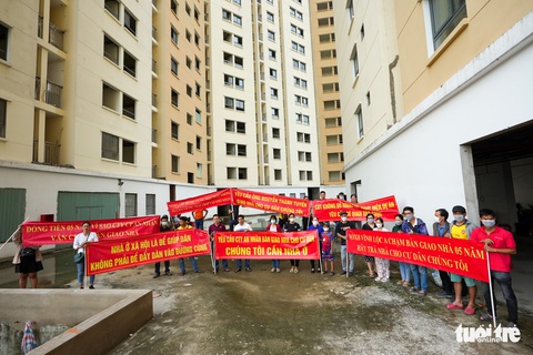 Người mua nhà ở xã hội đến ăn, ở tại công trình vì chủ đầu tư chậm giao căn hộ - Ảnh 1. Người mua nhà ở xã hội đến ăn, ở tại công trình vì chủ đầu tư chậm giao căn hộ - Ảnh 1.